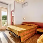 Happy Hotel