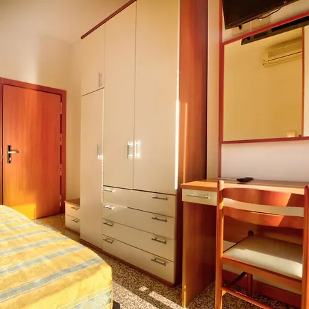 Happy Hotel