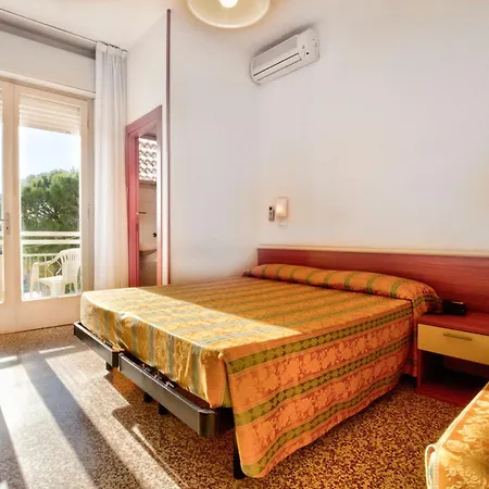 Happy Hotel