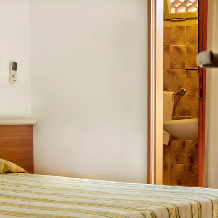 Happy Hotel *