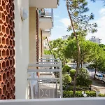 Happy Hotel