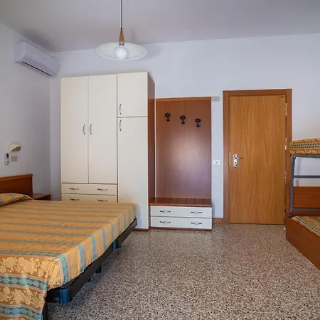 Happy Ξενοδοχείο *