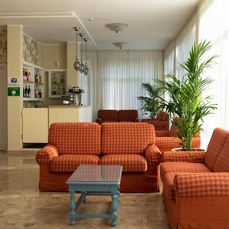 Happy Hotel *